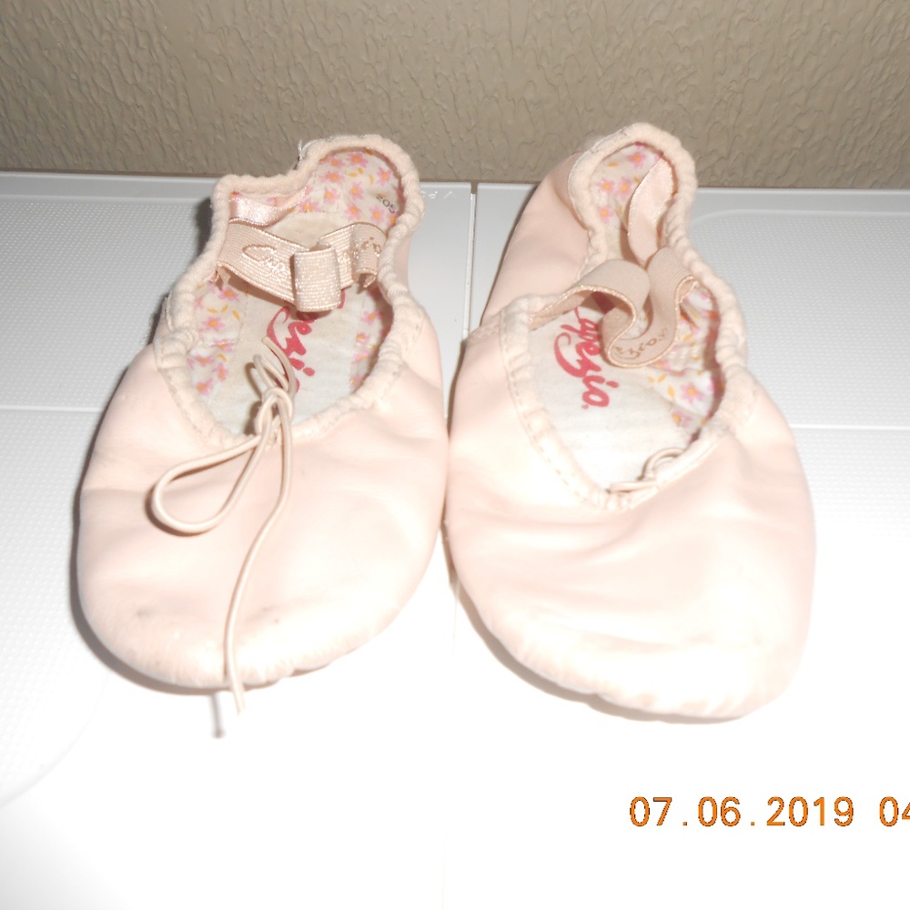 BALLET SLIPPERS